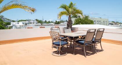Multi-unit beachside complex for up to 12 guests!
