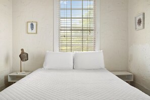 4 bedrooms, iron/ironing board, bed sheets