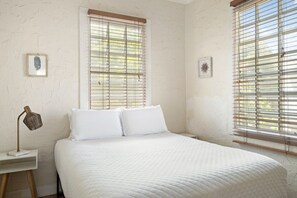 4 bedrooms, iron/ironing board, bed sheets