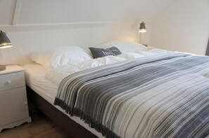 3 bedrooms, iron/ironing board, WiFi - Holiday home Buitenplaats 21 in Callantsoog. Suitable for 6 people with 3 bedrooms. (Callantsoog)