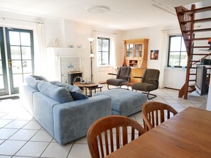 Smart TV, stereo - Holiday home Buitenplaats 26 in Callantsoog. Suitable for 2 people with 1 bedroom. (Callantsoog)