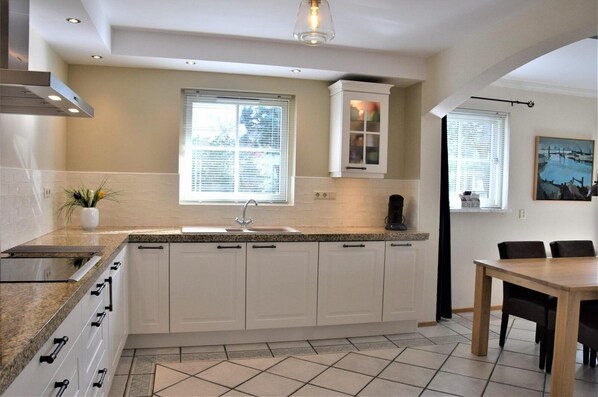 Fridge, dishwasher, coffee/tea maker