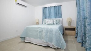1 bedroom, iron/ironing board, free WiFi, bed sheets - Tranquil Haven: The Grey Cottage (Nassau)