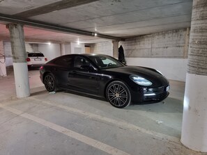 Property grounds - Delightful three-room apartment 200mt from the beach, air conditioning and private parking space (Isola Rossa)