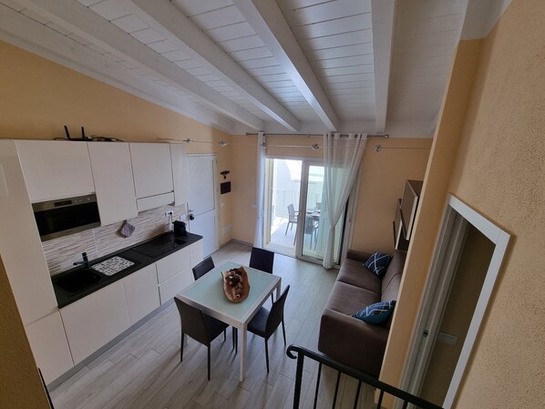 Smart TV - Delightful three-room apartment 200mt from the beach, air conditioning and private parking space (Isola Rossa)