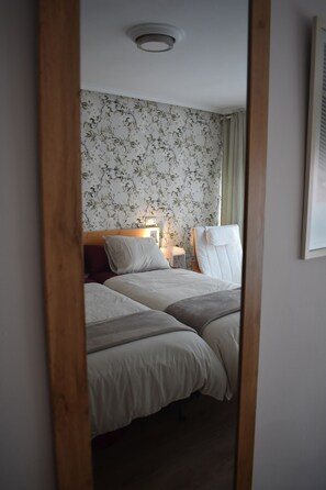 2 Schlafzimmer, Bügeleisen/Bügelbrett, Bettwäsche