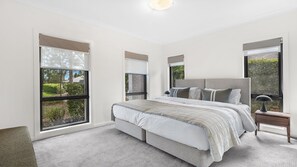 4 bedrooms, free WiFi, bed sheets