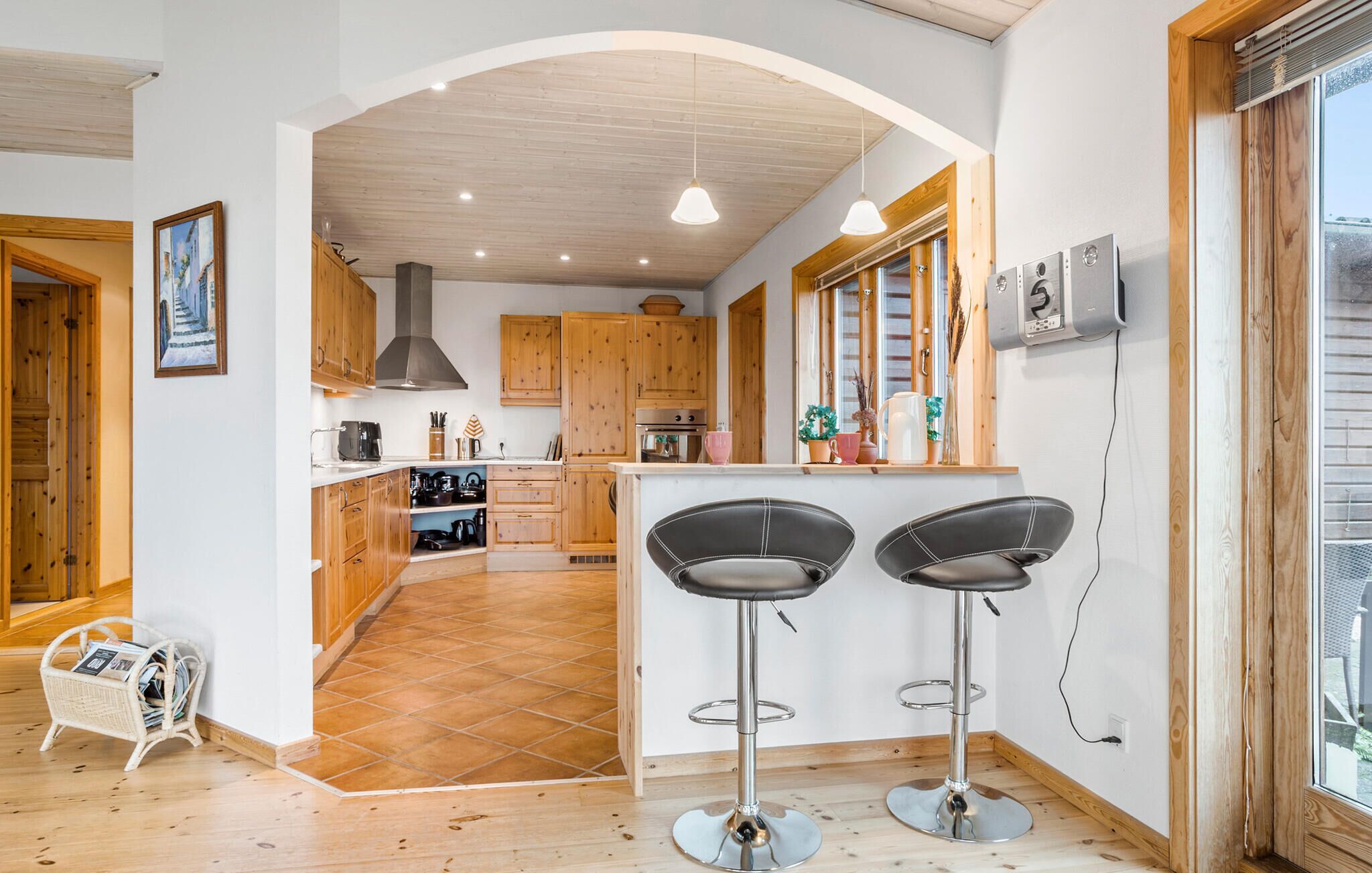 Réfrigérateur, plaque de cuisson, lave-vaisselle, cafetière/bouilloire