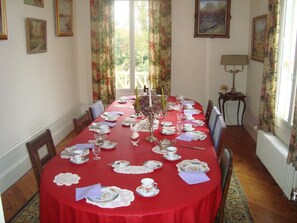 Dining - Gîte Insolite Le Bel Event- Escapade Mer et Nature (La Chapelle sur Dun)