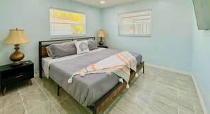 3 makuuhuonetta, silitysrauta/-lauta, vauvan matkasänky, Wi-Fi