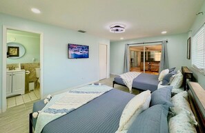 3 bedrooms, iron/ironing board, travel crib, WiFi - Coastal Charm with Heated Pool (Cape Coral)