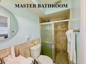 Shower, hair dryer, towels - Coastal Charm with Heated Pool (Cape Coral)