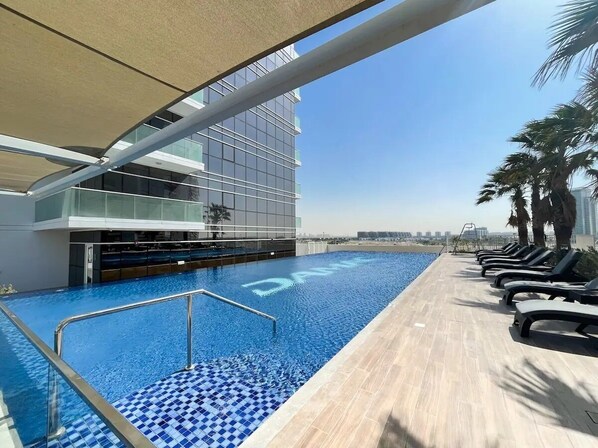 Outdoor pool - Damac Dream Studio (Dubai)