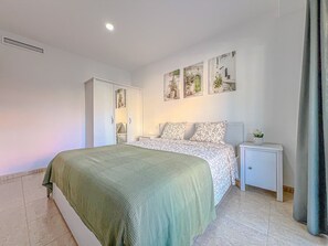 Bügeleisen/Bügelbrett, kostenloses WLAN, Bettwäsche