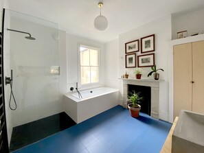 Hårtørrer, håndklæder, Toiletpapir
