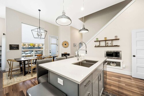 Chic Riverstone Escape: Hot Tub with EV Charger