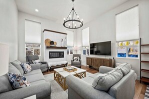 TV, fireplace - Chic Riverstone Escape: Hot Tub with EV Charger (Coeur d'Alene)