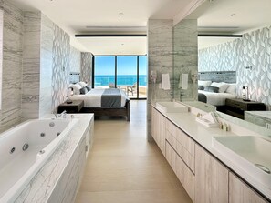 6 bedrooms, iron/ironing board, WiFi, bed sheets