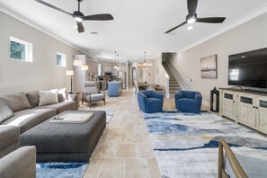 Smart TV - Magnificent 4BR and Bonus room, gated, gulf front pool. New inside (Panama City Beach)