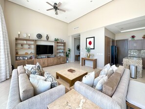 TV - Splash into Style Ground Floor Poolside Condo #103 (Puerto Peñasco)