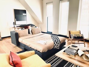 2 Schlafzimmer, Schreibtisch, Bügeleisen/Bügelbrett, Reisekinderbett