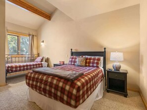 5 Schlafzimmer, Bügeleisen/Bügelbrett, WLAN