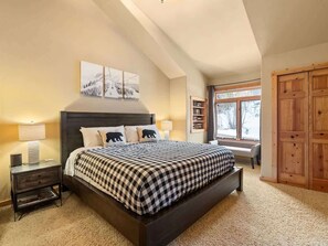 5 bedrooms, iron/ironing board, WiFi