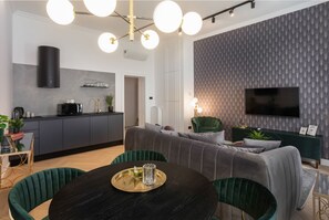 Deluxe Apartment | Living area