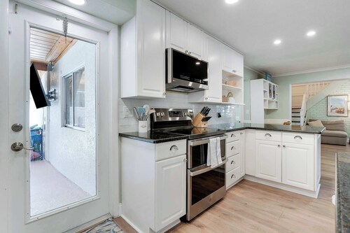 Downtown Beach Cottage  - Heated Pool