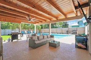 Terrace/patio - Downtown Beach Cottage - Heated Pool (Stuart)