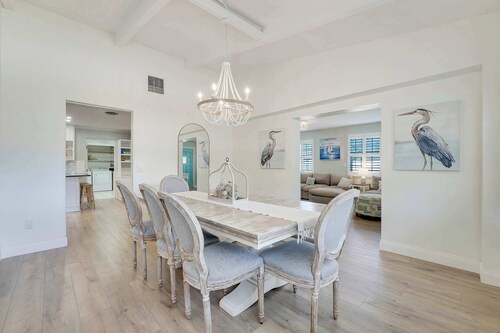 Downtown Beach Cottage  - Heated Pool