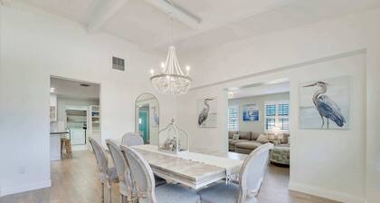 Downtown Beach Cottage - Heated Pool