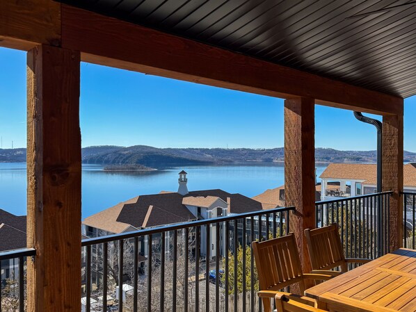 Outdoor dining - Legends Pointe | Hot tub, Lake view, Theatre, Pool table, Dog-friendly (Hollister)