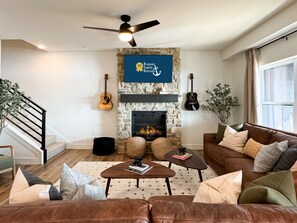 Smart TV, fireplace