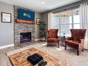 Smart TV, fireplace - By SDC, Indoor Pool, Hot Tub, Incredible Lake View, Pool Table (Branson)