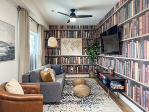 Smart-TV, Kamin, Tischfußball