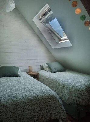 2 bedrooms, iron/ironing board, free WiFi, bed sheets