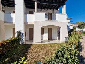 Leilighet, 2 soverom, terrasse, hageutsikt | Eksteriør