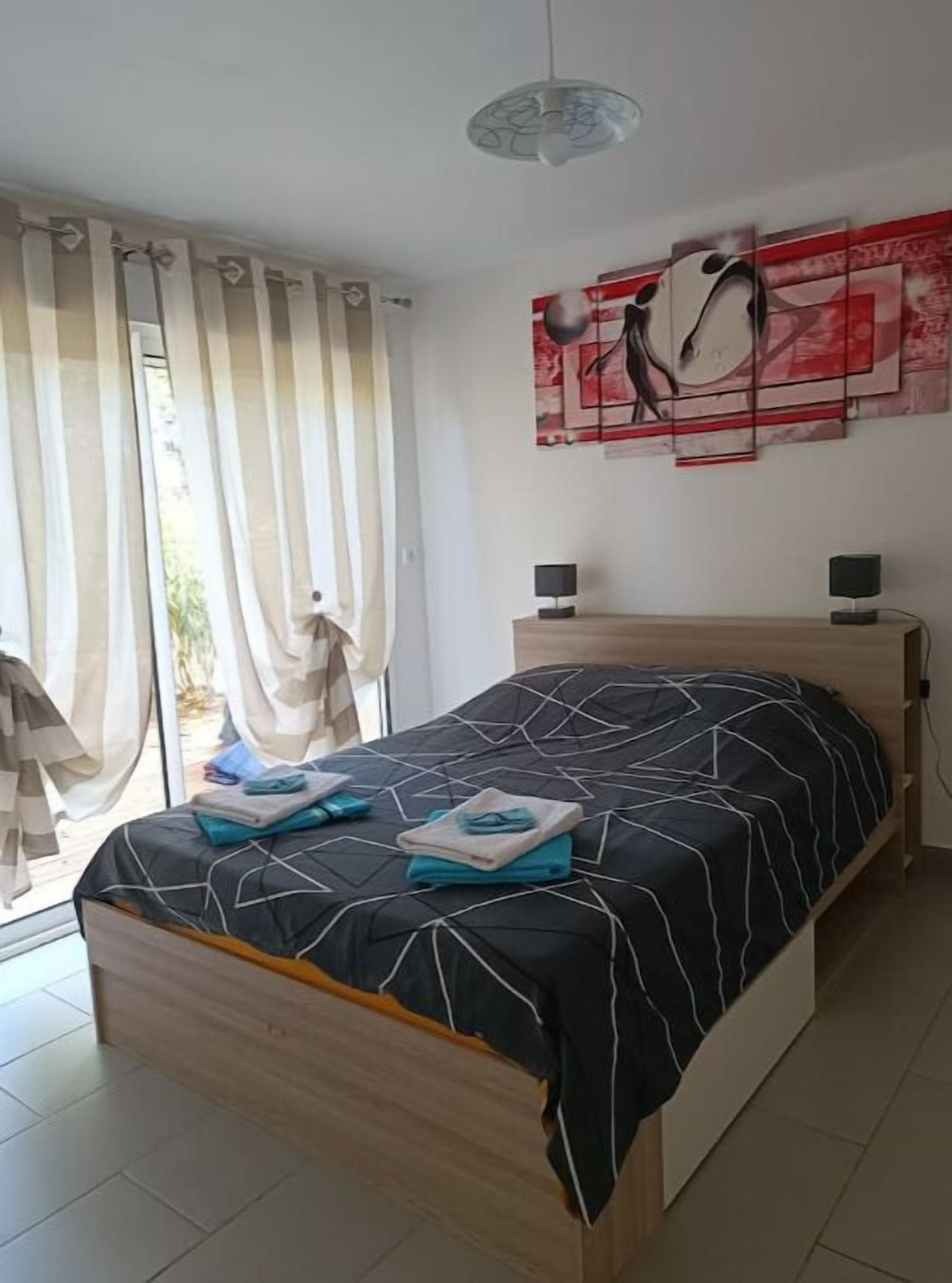 2 bedrooms, iron/ironing board, travel cot, free WiFi