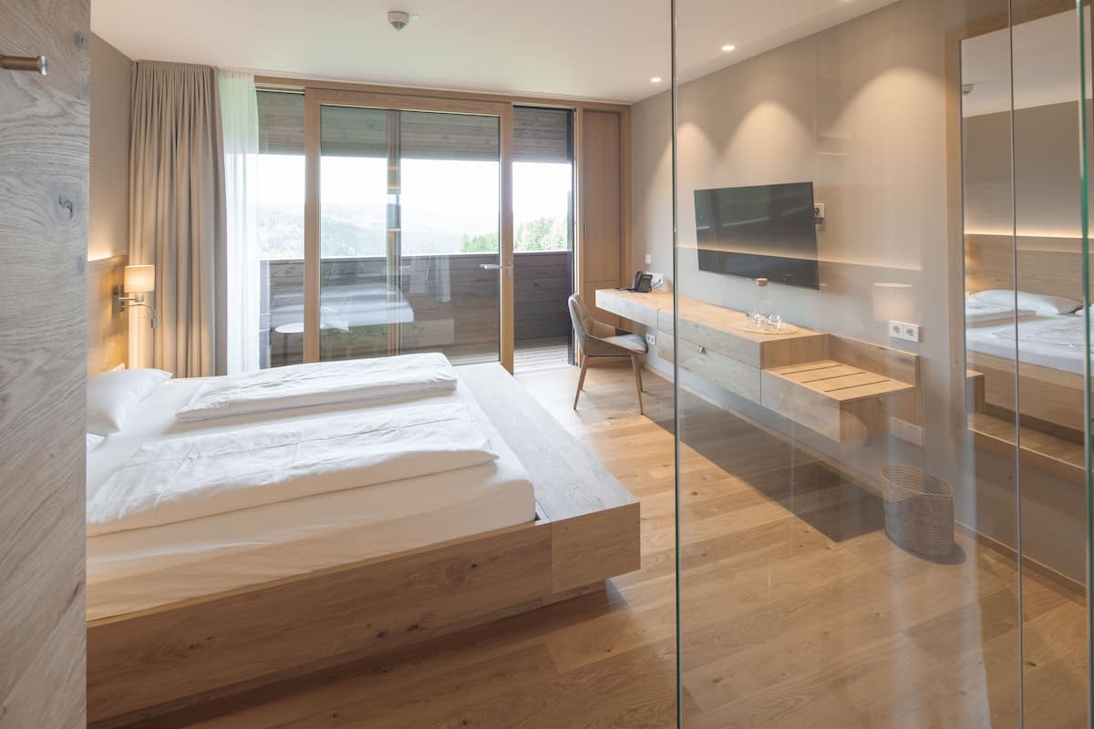 Chambre Double Deluxe | 2 chambres, coffres-forts dans les chambres, Wi-Fi gratuit