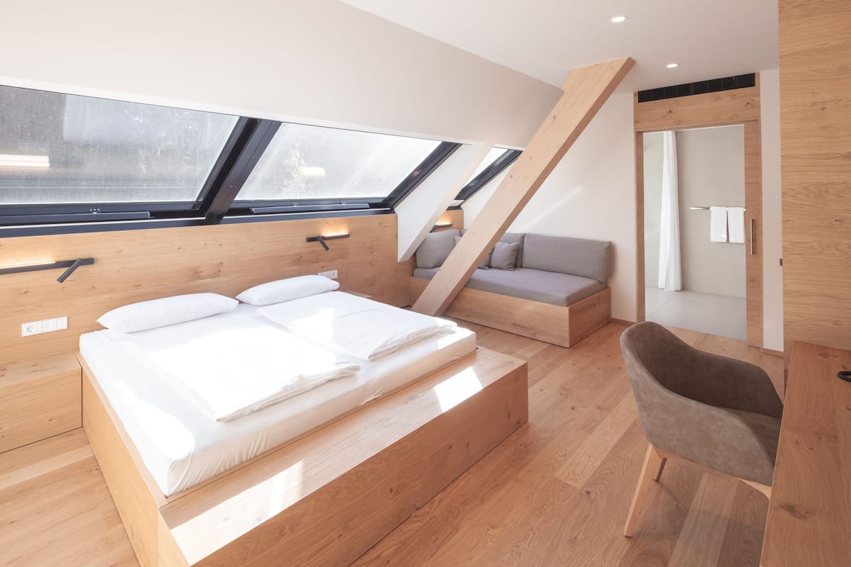 Chambre Triple Classique | 2 chambres, coffres-forts dans les chambres, Wi-Fi gratuit
