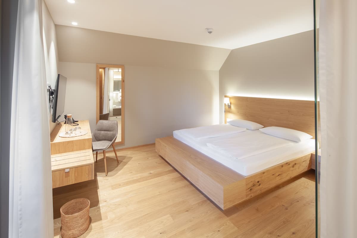 Chambre Double Standard | 2 chambres, coffres-forts dans les chambres, Wi-Fi gratuit