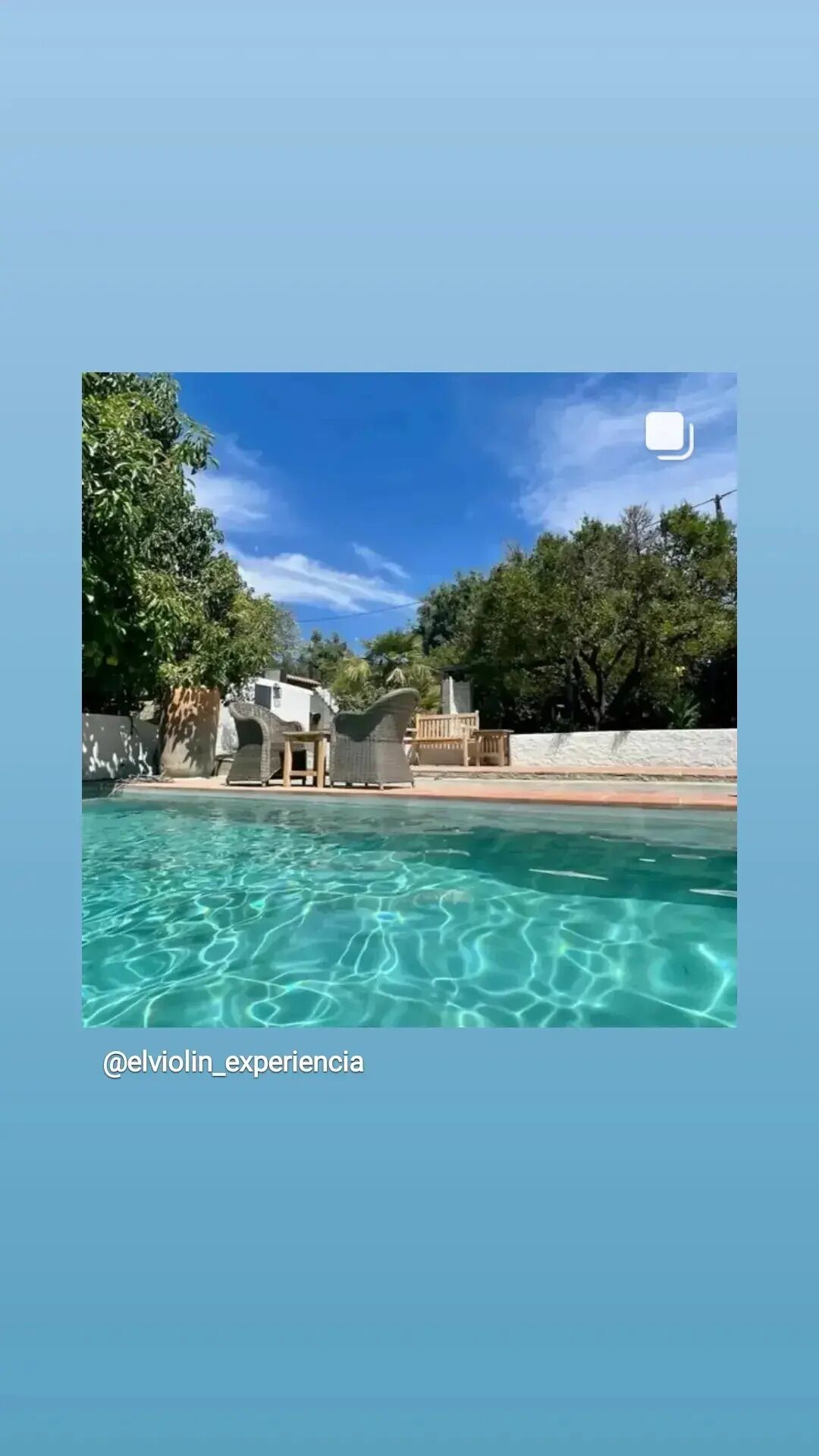 Piscina all'aperto, ombrelloni da piscina, lettini