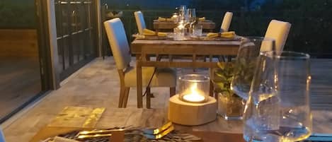 Breakfast, lunch, dinner served; Belgian cuisine, pool views