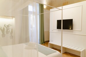 1 bedroom, in-room safe, iron/ironing board, free WiFi
