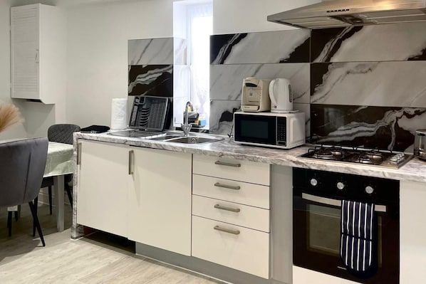 Fridge, microwave, oven, stovetop