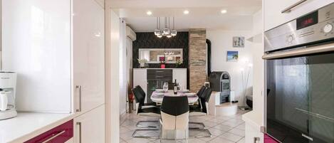 冰箱、微波炉、烤箱、炉灶