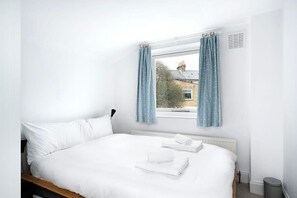 1 bedroom, iron/ironing board, WiFi, bed sheets - Lovely Top Floor Flat in Vibrant New Cross London (Greater London)