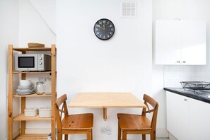 Dining - Lovely Top Floor Flat in Vibrant New Cross London (Greater London)