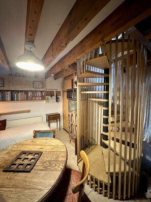 1 chambre, fer et planche à repasser, Wi-Fi gratuit, draps fournis